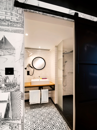 Bathroom 18