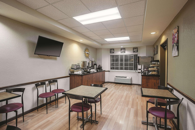 Food & Drinks 5, La Quinta Inn & Suites by Wyndham Davis, Yolo