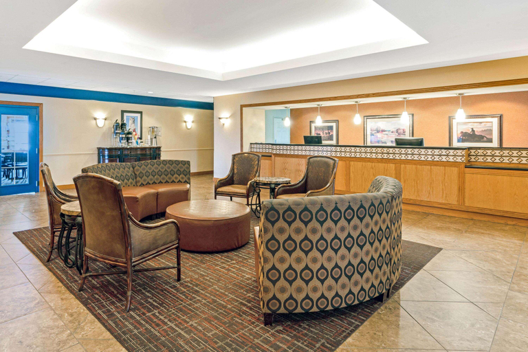 Public Area 2, La Quinta Inn Suites By Wyndham Shawnee, Pottawatomie
