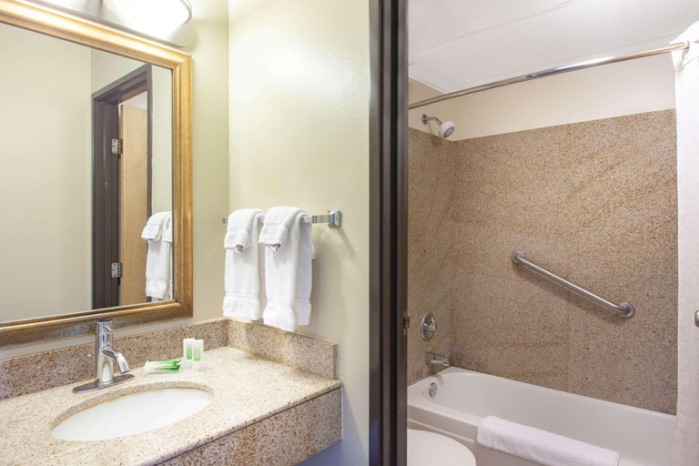 Bathroom 4, Americinn By Wyndham Willmar, Kandiyohi