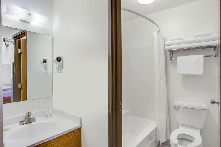 Bathroom 4, Mountain Vista Hotel, Gallatin