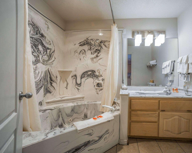 Bathroom 4, Econo Lodge St George North - Near Pioneer Park, Washington