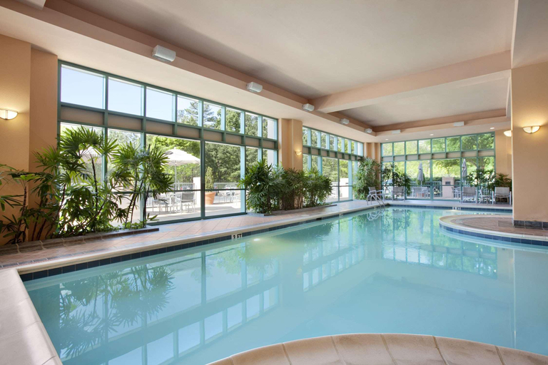 Sport & Beauty 2, Embassy Suites by Hilton Raleigh Durham Research T, Wake
