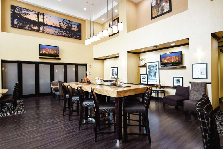 Food & Drinks 5, Hampton Inn & Suites Pine Bluff, Jefferson