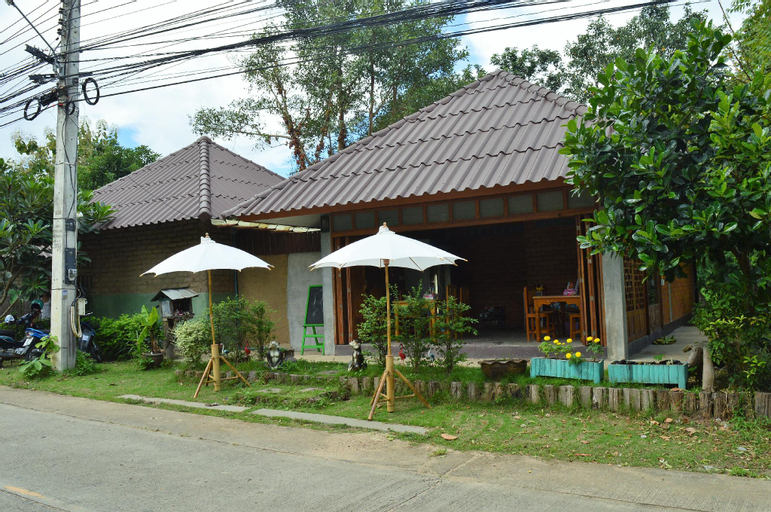 Monkey House, Pai