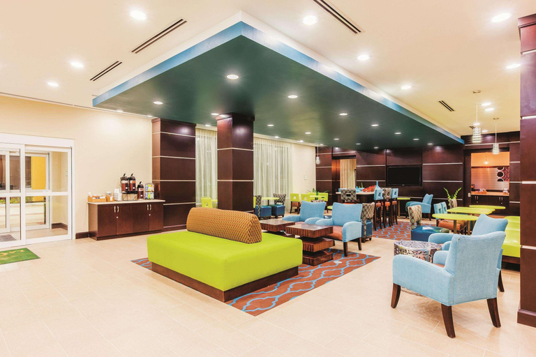 Public Area 2, La Quinta Inn & Suites by Wyndham Cotulla, La Salle