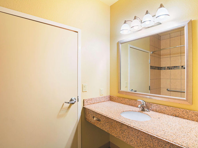 Bathroom 4, La Quinta Inn and Suites Forest Hill/ Fort Worth, Tarrant