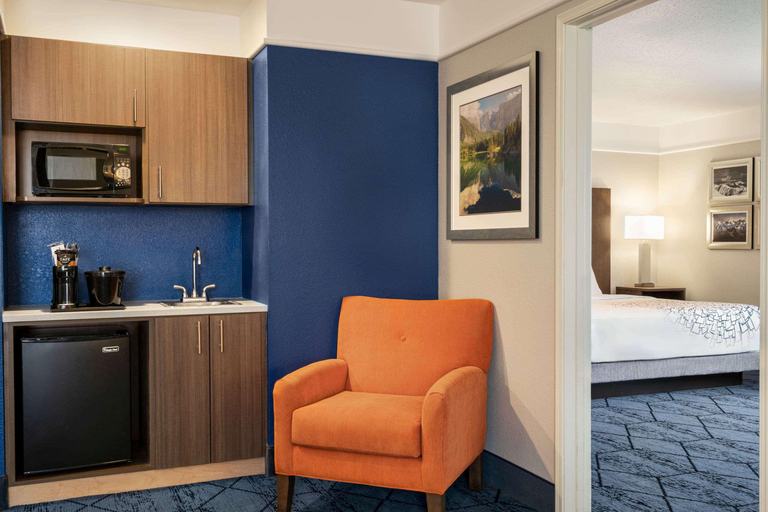 Bedroom 4, La Quinta Inn & SUI by Wyndham at Watiki H2Opark, Pennington