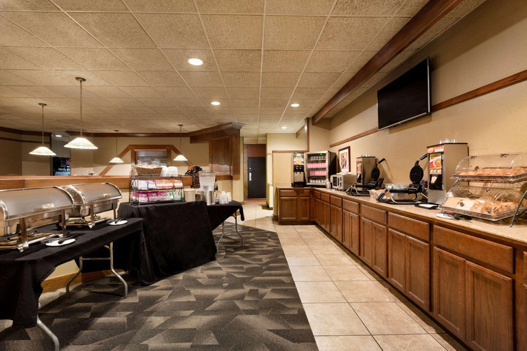 Food & Drinks 5, Ramada by Wyndham Fargo, Cass