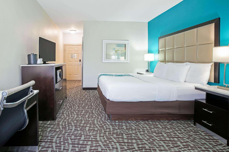 Bedroom 3, La Quinta Inn Suites By Wyndham Paris, Lamar