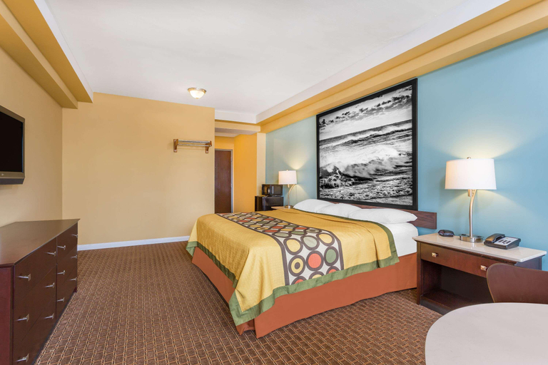 Bedroom 3, Aqua Vista Resort Hotel, Virginia Beach