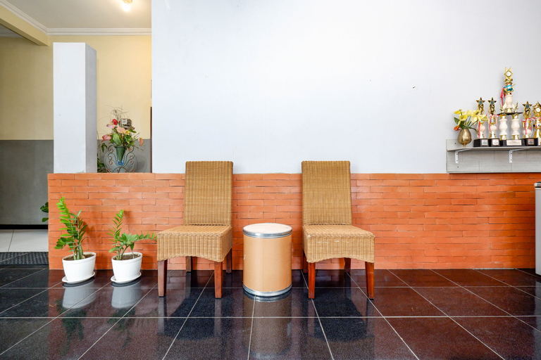 Exterior & Views 2, Hotel O Solo Point Guest House Syariah, Solo