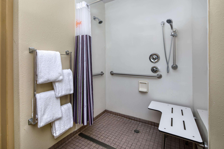 Bathroom 4, Spark by Hilton Savannah Midtown, Chatham
