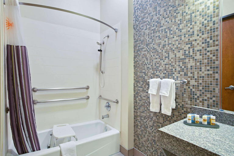 Bathroom 4, La Quinta Inn & Suites Austin/Cedar Park/Lakeline, Williamson