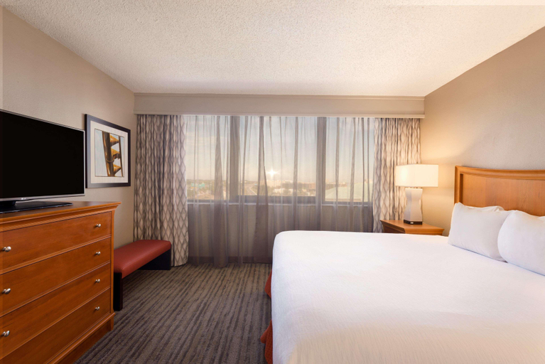 Bedroom 3, Embassy Suites by Hilton Orlando International Dri, Orange