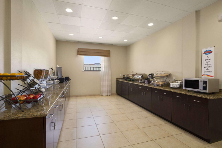 Food & Drinks 5, Baymont by Wyndham Cotulla, La Salle