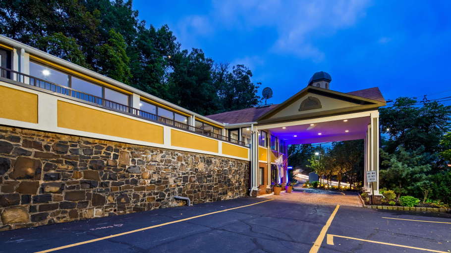 $54+ EXCELLENT Hotels Near Riverside Square Mall in Hackensack NJ
