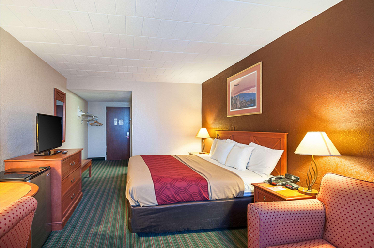 Bedroom 2, Quality Inn Near Pimlico Racetrack, Baltimore