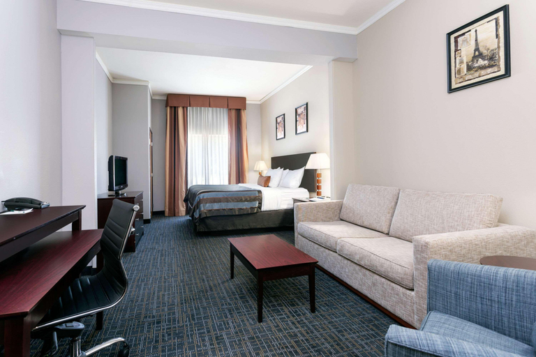 Bedroom 3, Wingate by Wyndham Athens Near Downtown, Clarke