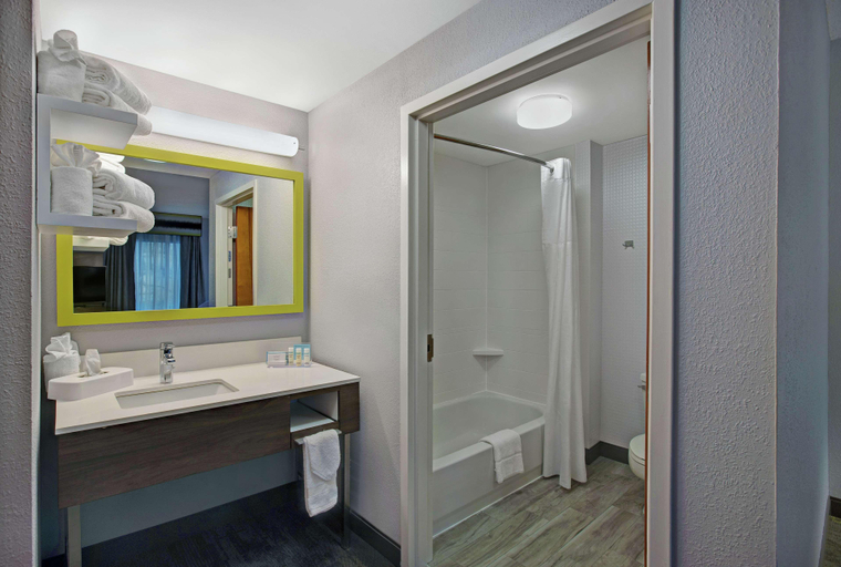 Bathroom 5, Hampton Inn & Suites Augusta West , Columbia
