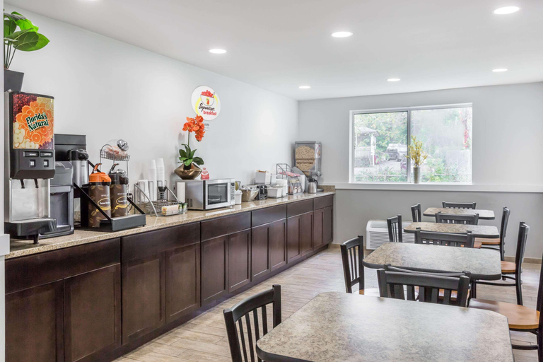 Food & Drinks 5, Fairbridge Inn Express Nyack, Rockland