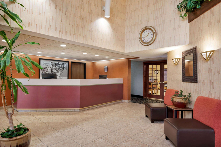 Public Area 2, Super 8 by Wyndham Wausau, Marathon