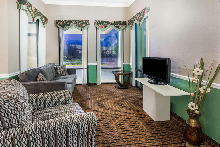 Public Area 2, Super 8 by Wyndham Madison/Ridgeland Area, Madison