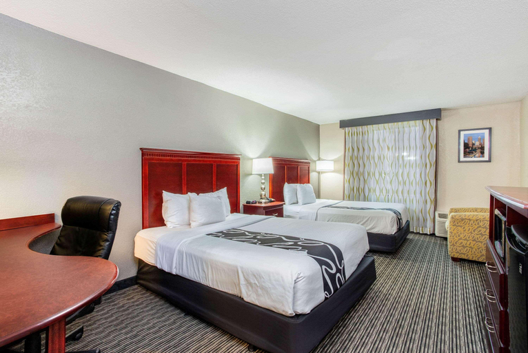 Bedroom 3, La Quinta Inn & Suites Indianapolis South, Marion
