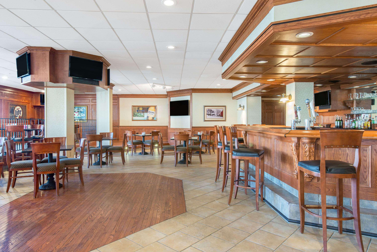 Food & Drinks 5, Ramada by Wyndham Cumberland Downtown, Allegany