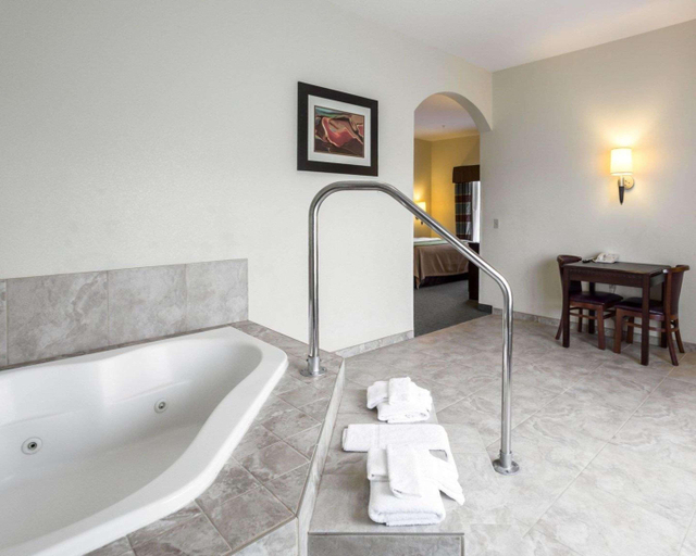 Bathroom, Quality Inn Donaldsonville - Gonzales, Ascension
