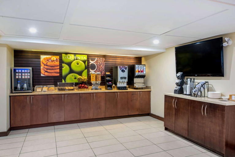 Public Area 2, La Quinta Inn & Suites by Wyndham Oshawa, Durham