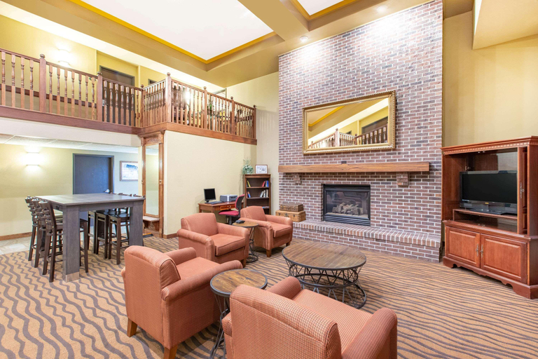 Public Area 2, AmericInn by Wyndham Ottumwa, Wapello