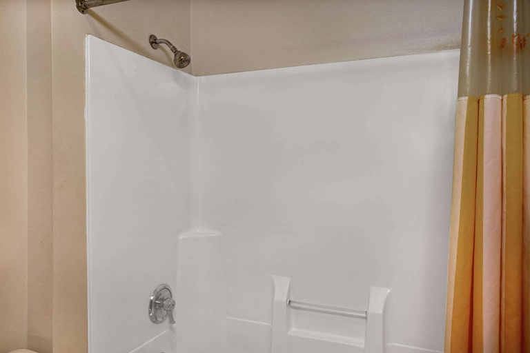 Bathroom 4, La Quinta Inn Des Moines-Clive, Polk