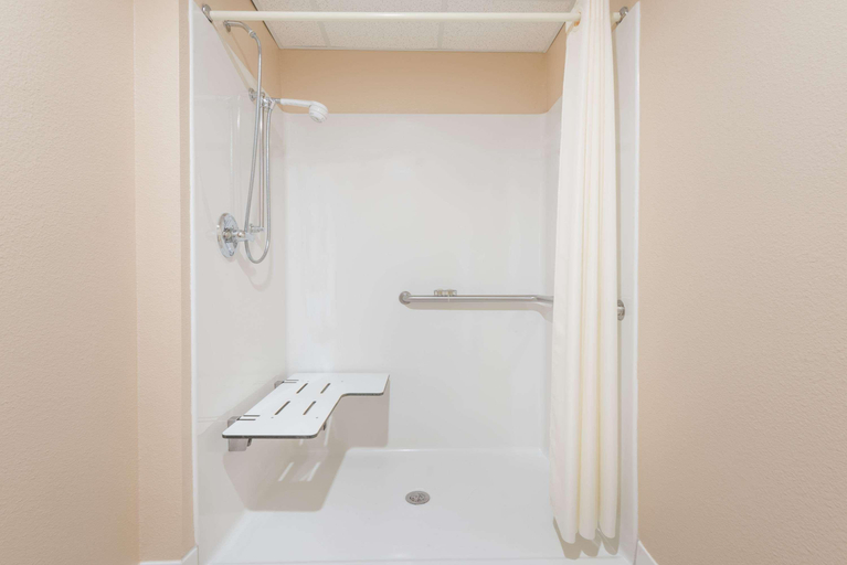 Bathroom 4, Super 8 by Wyndham Fort Dodge IA, Webster