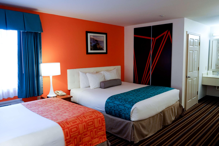 Bedroom 3, Howard Johnson by Wyndham Salinas, Monterey