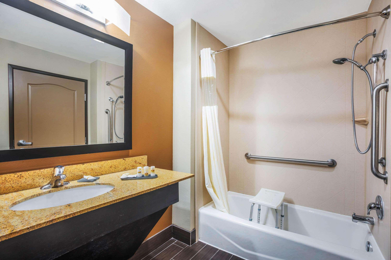 Bathroom 4, La Quinta Inn & Suites by Wyndham Beeville, Bee