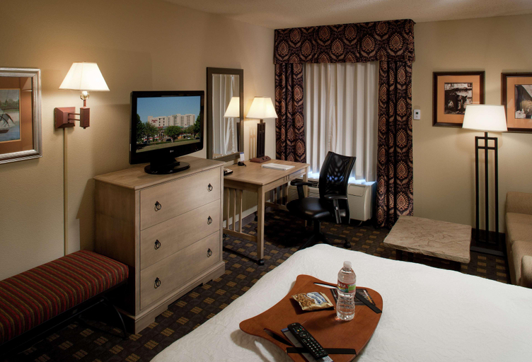 Bedroom 3, Hampton Inn Austin-Round Rock, Williamson