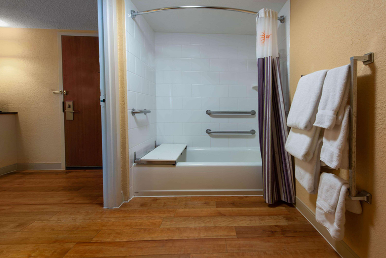 Bathroom, La Quinta by Wyndham Deerfield Beach I-95, Broward