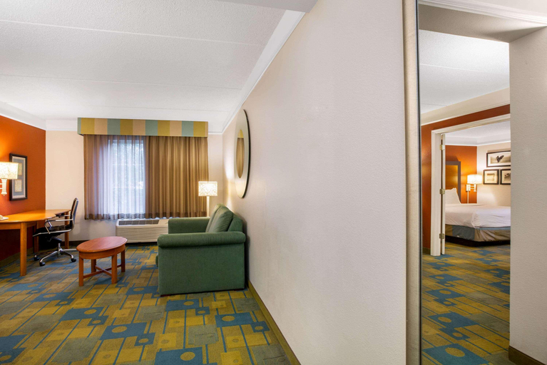 Bedroom 3, La Quinta Inn Suites Greensboro Nc, Guilford