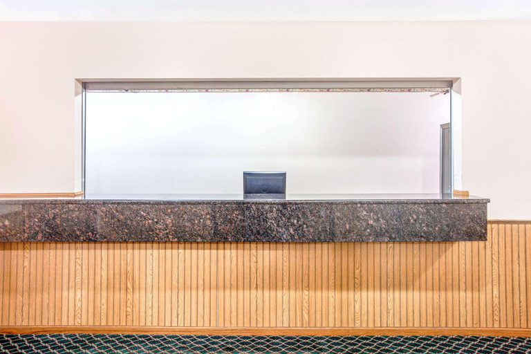 Public Area 2, Super 8 by Wyndham McHenry, McHenry