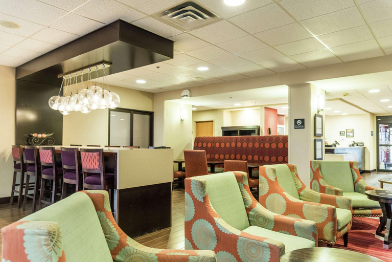 Public Area 2, Hampton Inn Muskegon, Muskegon