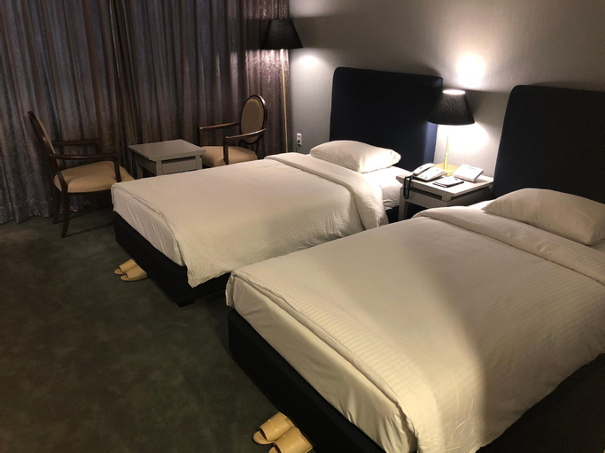 Queen Vell Hotel & Wedding, Dong