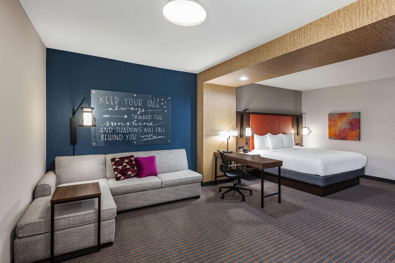 Bedroom 4, La Quinta Inn & Suites Houston East Sheldon Road, Houston
