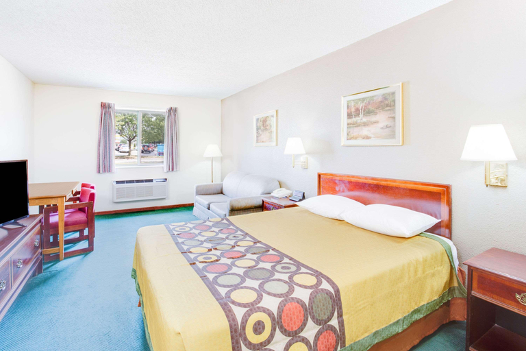 Bedroom 3, Super 8 by Wyndham Springfield/Battlefield, Greene