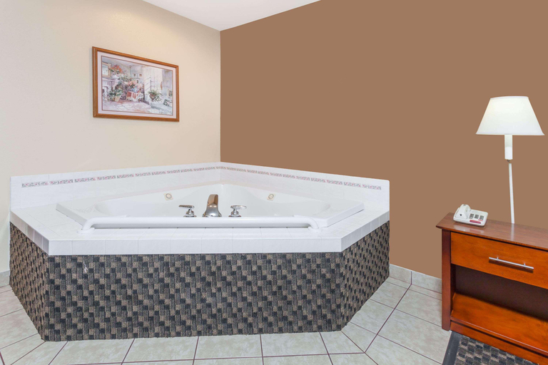 Bathroom 4, Days Inn by Wyndham Imlay City, Lapeer