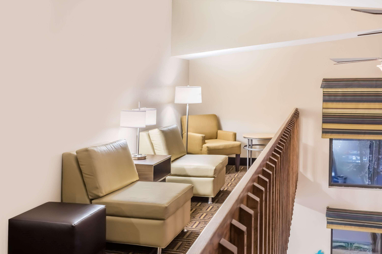 Public Area 2, Super 8 by Wyndham Longmont/Twin Peaks, Boulder
