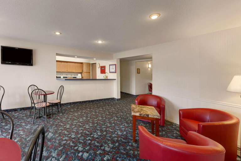 Public Area 2, Super 8 by Wyndham Cromwell/Middletown, Middlesex