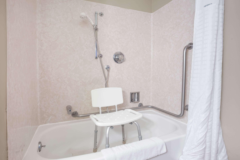 Bathroom, Super 8 by Wyndham Great Falls MT, Cascade