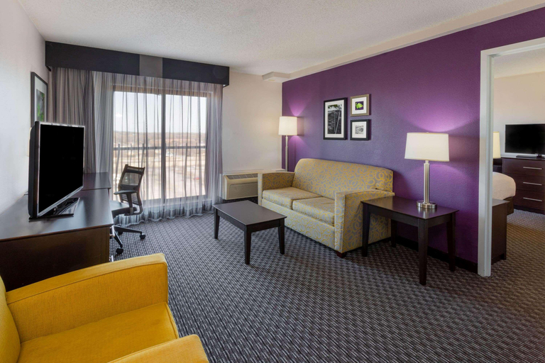 Bedroom 3, La Quinta Inn & Suites Bloomington West 2011, Hennepin