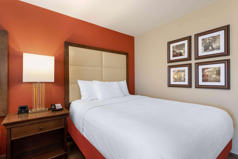 Bedroom 4, La Quinta Inn Suites By Wyndham Pigeon Forge, Sevier
